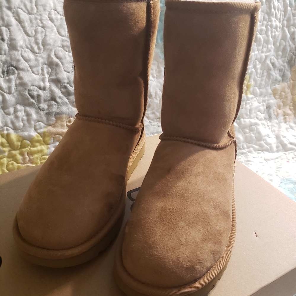 W Classic Short II UGG